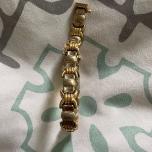 COPY - Gold vintage bracelet with fitted clasp!